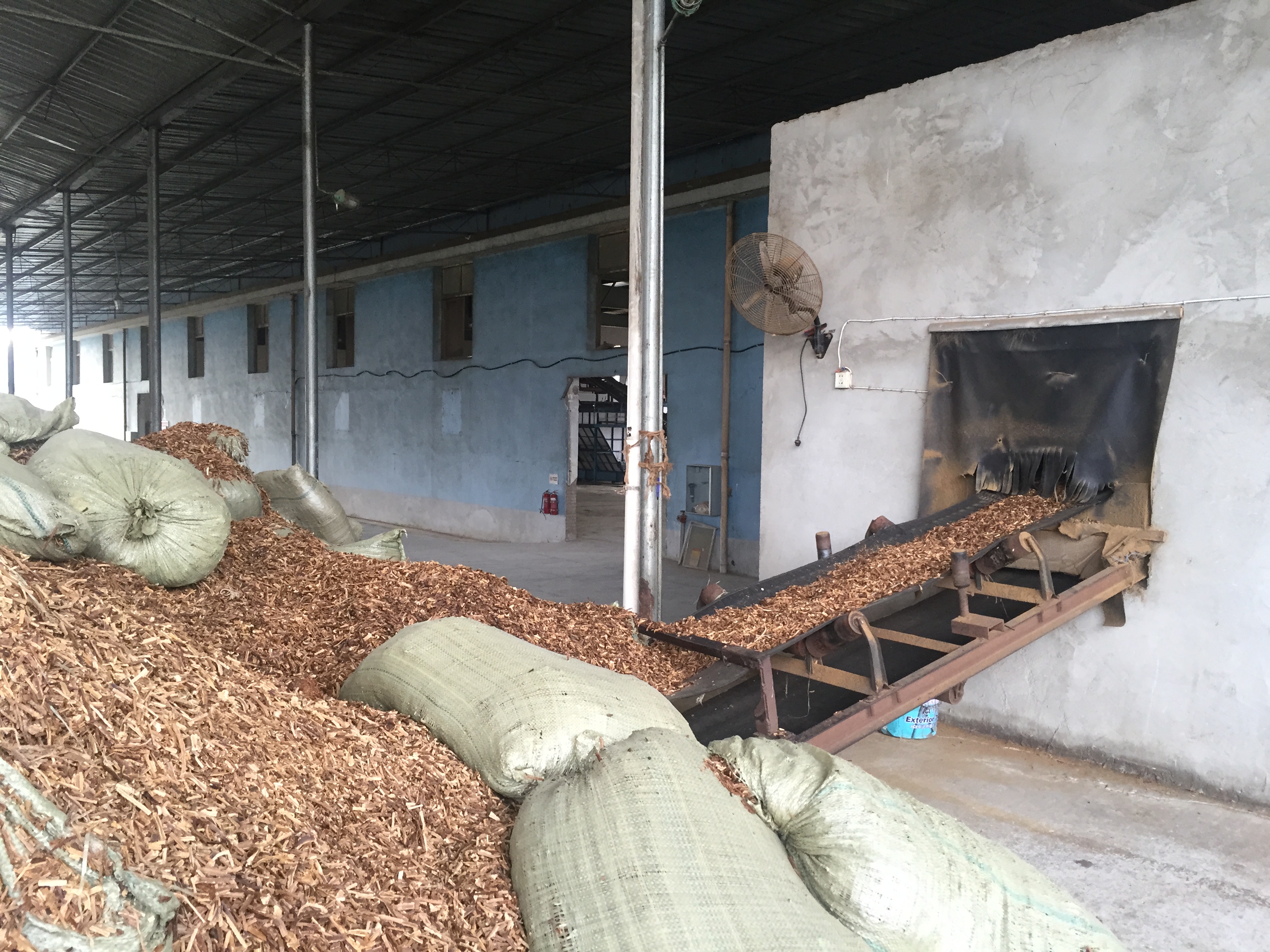 Nikotinfabrik Direktvertrieb von verschiedenen Spezifikationen pharmazeutischen Pestiziden Rohstoffe 40% 90% 95% 99%